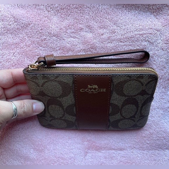 NWT🤎Coach Corner Zip Wristlet 🤎 - Picture 3 of 9